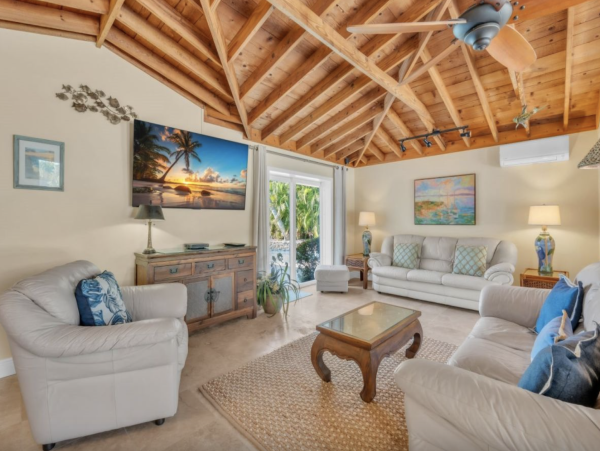 Great Value Two Bedroom Vacation Home with Pool and Spa